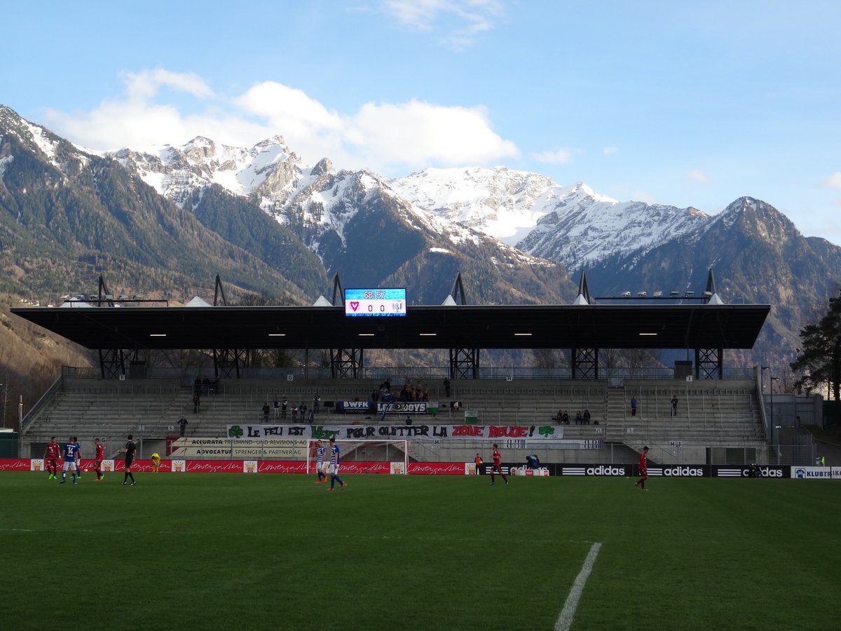 doingthe116's tweet photo. Vanavond is het Liechtenstein v Gibraltar, twee van mijn favoriete landen, in Groep D van de Nations League. Dat Rheinpark Stadion is ook geweldig. Ligt naast de Rijn, wordt omringd door de Alpen en je hebt uitzicht op het kasteel van Vaduz #Pot6 https://t.co/FqQPh76Zhp