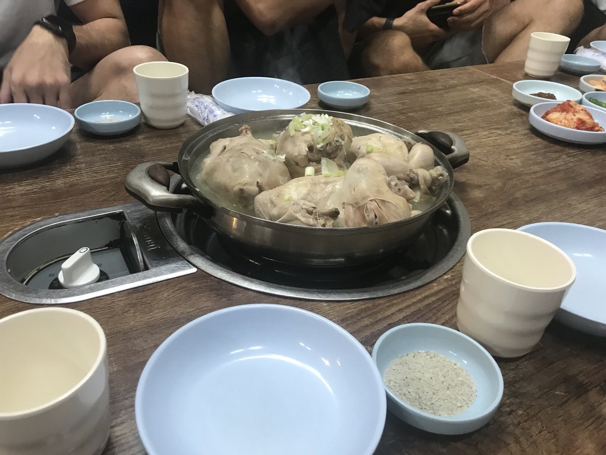 EzweaaHandball's tweet photo. 今日から🇰🇷で強化合宿が始まりました！
韓国大好き人間としては楽しくてしゃーない🤤
今日の夜ご飯はサムゲタン！
美味しかった！
リーグ開幕まであと少し頑張ります！ https://t.co/PJSa6lpYU5