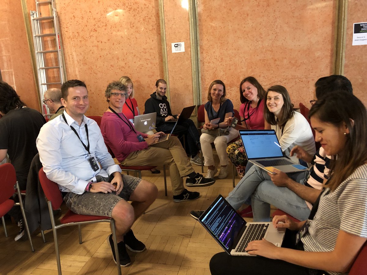 frontstuff_io's tweet image. Working on guidelines for writing the best online documentation ever ✍️ Great group of people here at @writethedocs #WritingDay #Prague @algolia ✨
