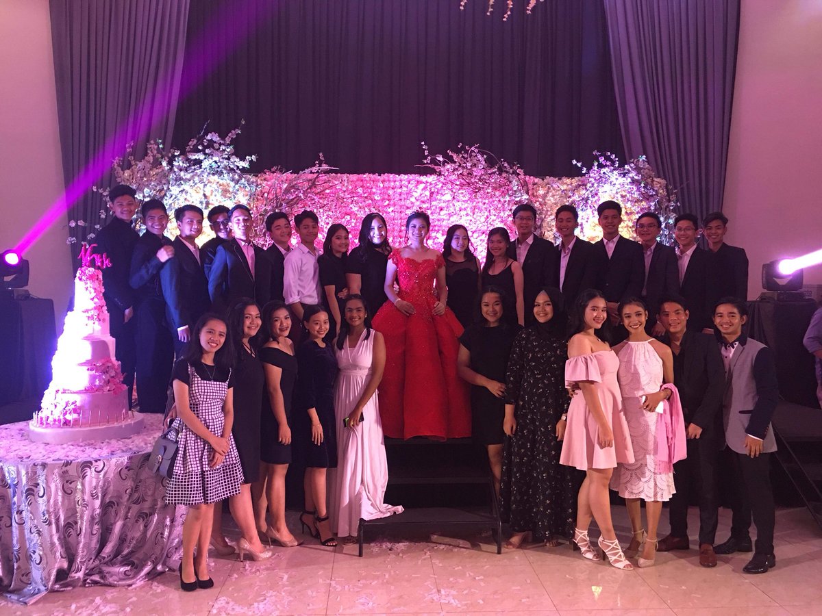 breeezyregis's tweet photo. babalik at babalik pa rin sainyo 🤟🏻
happy birthday and thank you @ysajulian ! 🧡
#glamoRESEat16 🍃 https://t.co/9dhHmxoPvw