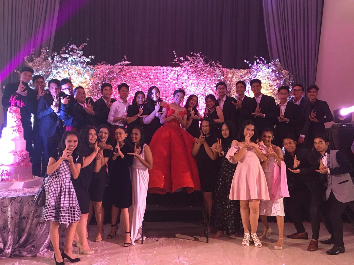 breeezyregis's tweet photo. babalik at babalik pa rin sainyo 🤟🏻
happy birthday and thank you @ysajulian ! 🧡
#glamoRESEat16 🍃 https://t.co/9dhHmxoPvw