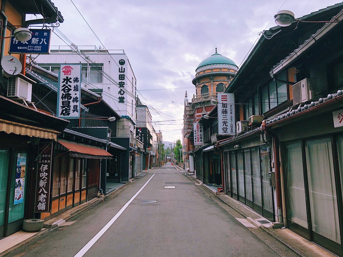 yusukeem930's tweet photo. 京都 西本願寺正面通/Kyoto #nishihonganji

at main street of Nishihonganji Temple in sunday morning. 

日曜の朝、西本願寺の正門通にて。

#kyotojapan🇯🇵 #japankyoto #kyotoview #kyotolover #kyotolovers #kyototravels #kyōto #kyotocity #kyotolandscape #nishihonganjitemple https://t.co/E7UcOtuzgl