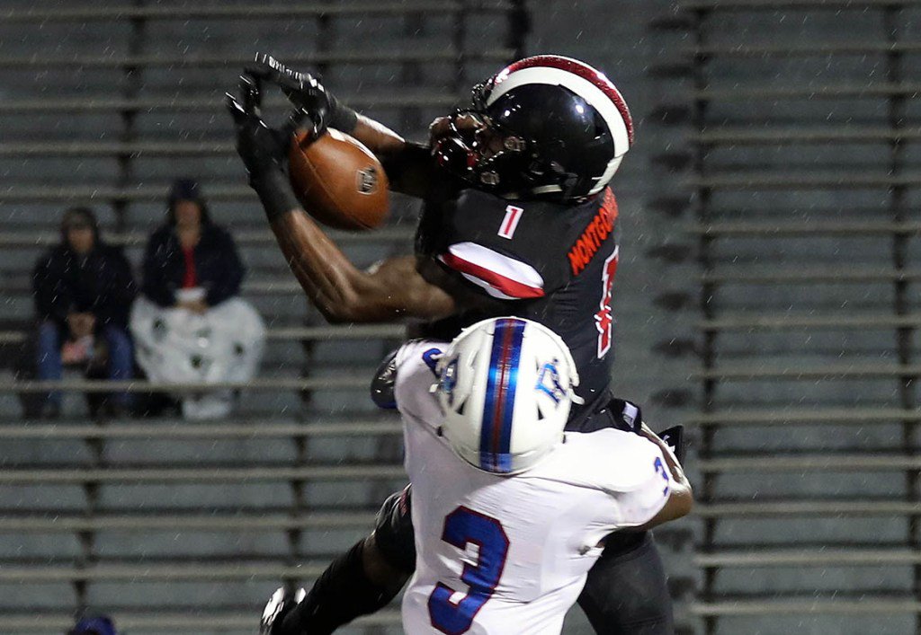 Clarksville_TN's tweet photo. APSU Football holds Presbyterian scoreless in 24-0 home win #clarksville #clarksvilletn #montgomerycounty #apsu #austinpeay #football #ovc #ncaa #sports #letsgopeay #apsufootball #govs #forterastadium https://t.co/IVhjHOTCLN https://t.co/ckCU1NsBqo