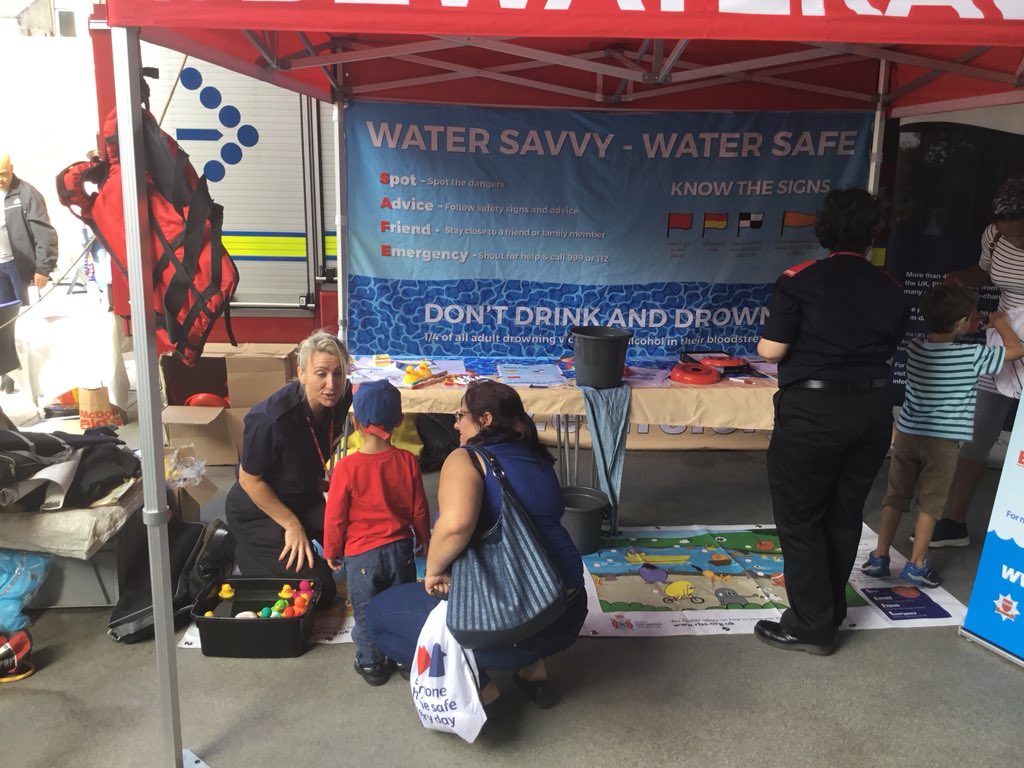 999HoveRoedean's tweet image. Beautiful sunny day in Sussex. Still time to have fun and learn about the dangers around the waters of Sussex. Pop along to Newhaven Fire Station open day to learn more. #bewateraware #safecode @ShorehamCG