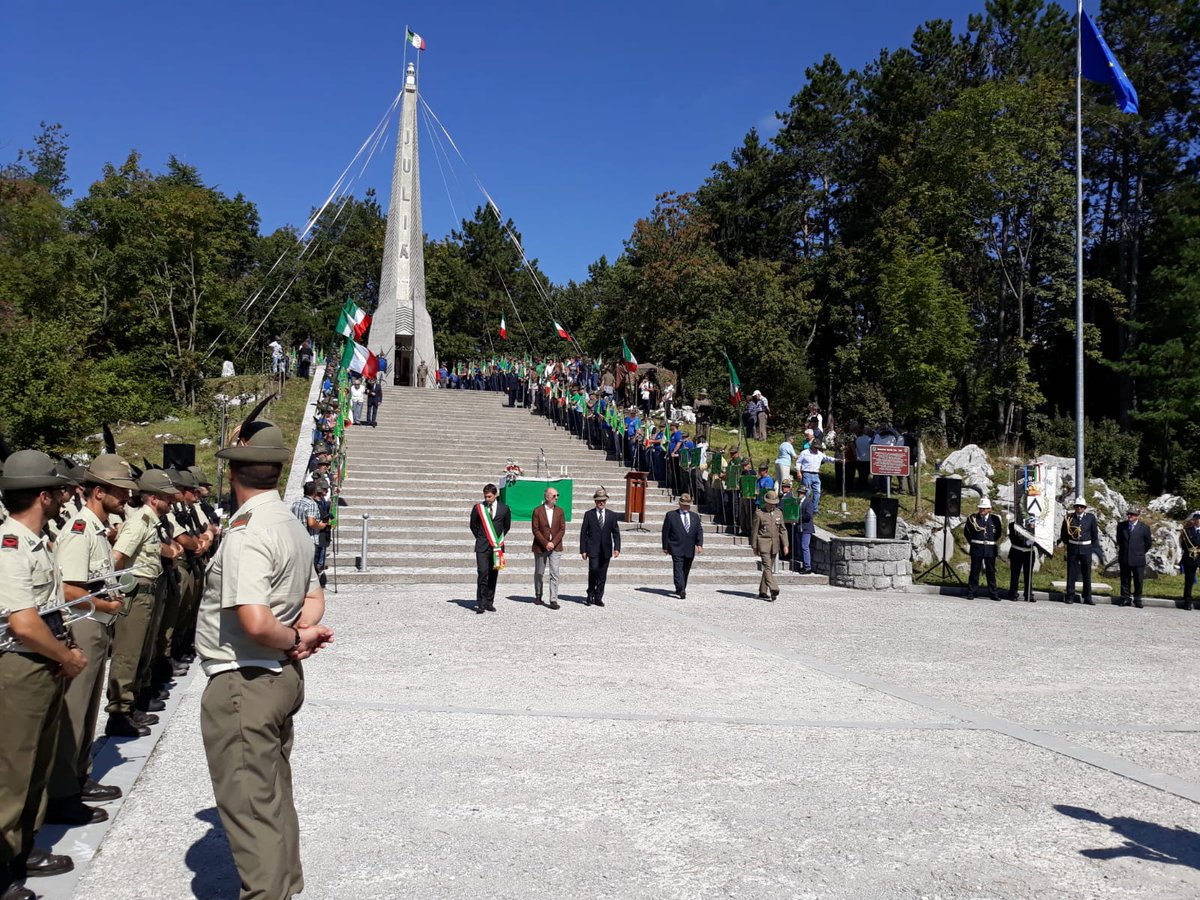 Riccardi_FVG's tweet photo. 60° pellegrinaggio solenne al Monumento Faro #Julia sul #Bernadia accanto a #PaolaDelDin e dei #sindaci. Per testimoniare #rispetto e #onore al sacrificio degli #alpini. #FVG https://t.co/MgpbyBIseL