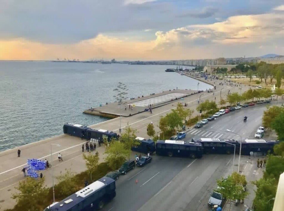 Ganton77's tweet photo. Εμπνευστήκαμε από το «Σινικό τείχος» και θεσπίσαμε το «Κινητό τείχος»...
Διαδόσεις ότι φοβόμαστε τον λαό...
#ΔΕΘ18 #ΔΕΘαΞεχασουμε https://t.co/VRtZqTJKHb