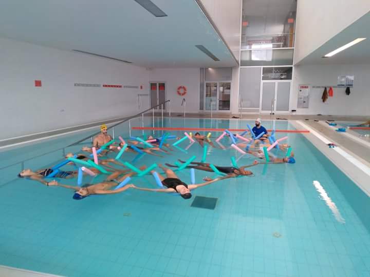 CVHaris's tweet photo. ☑️Primera semana: superada con éxito 🔝
🔵El #DimurolLibbys finalizó la primera semana de trabajo rompiendo con la rutina. Nuestras 🦁 cambiaron la pista por una sesión de spinning y fisioterapia acuática en la Ciudad Deportiva Tacoronte con Deporgest Fisioterapia😊 https://t.co/KQGW1mYGZA