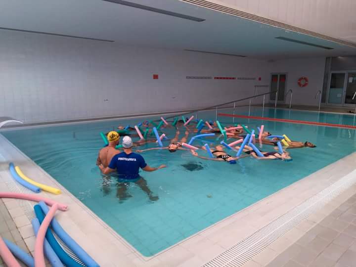 CVHaris's tweet photo. ☑️Primera semana: superada con éxito 🔝
🔵El #DimurolLibbys finalizó la primera semana de trabajo rompiendo con la rutina. Nuestras 🦁 cambiaron la pista por una sesión de spinning y fisioterapia acuática en la Ciudad Deportiva Tacoronte con Deporgest Fisioterapia😊 https://t.co/KQGW1mYGZA