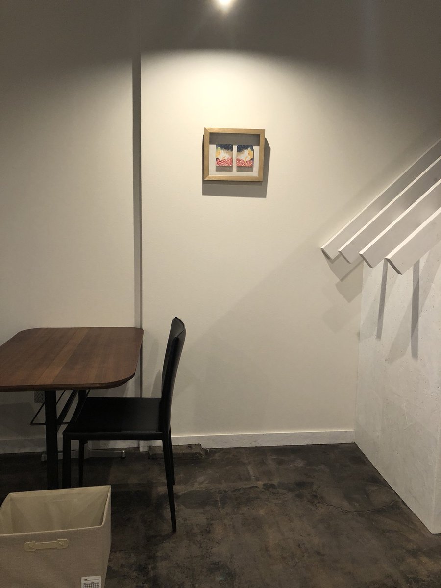 Kayano_Imagi's tweet photo. 「オヤツノカタチをデザインします」
sweetscafe gallery ℃ sesshi　さん
阿倍野区昭和町1-17-27
昨年のおきあがり小法師展参加や、
私の絵をご購入下さったご縁もあって来年5月の個展をさせて頂けることになりました。

その絵「しずくふたつ014星の花」は店内に飾って下さっています。感謝♡ https://t.co/qLaLWVnzzj
