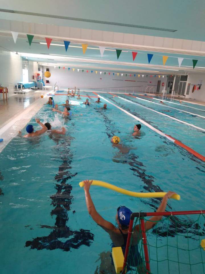 CVHaris's tweet photo. ☑️Primera semana: superada con éxito 🔝
🔵El #DimurolLibbys finalizó la primera semana de trabajo rompiendo con la rutina. Nuestras 🦁 cambiaron la pista por una sesión de spinning y fisioterapia acuática en la Ciudad Deportiva Tacoronte con Deporgest Fisioterapia😊 https://t.co/KQGW1mYGZA