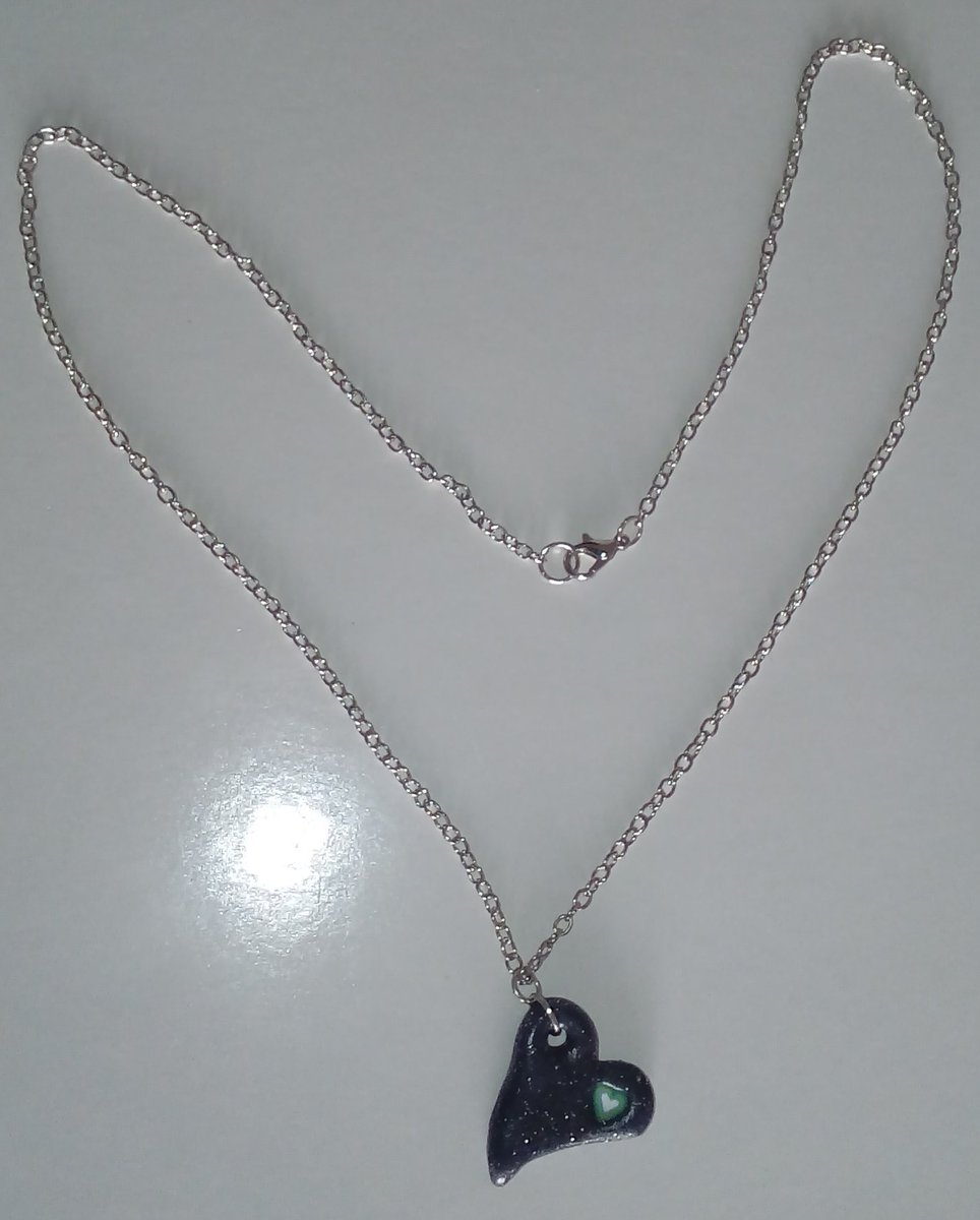 Geschenkewelt's tweet photo. Halskette „corazon de Pluton“ Halsschmuck Mit feinem Glimmer durchzogen wirken sie einzigartig.
Dieses Schmuckstück wurde dem Granit nachempfunden und ist sehr trageleicht. Die Kette ist unisex – für Sie und Ihn. https://t.co/I8RnBmamvx https://t.co/TEXfeLEqIP