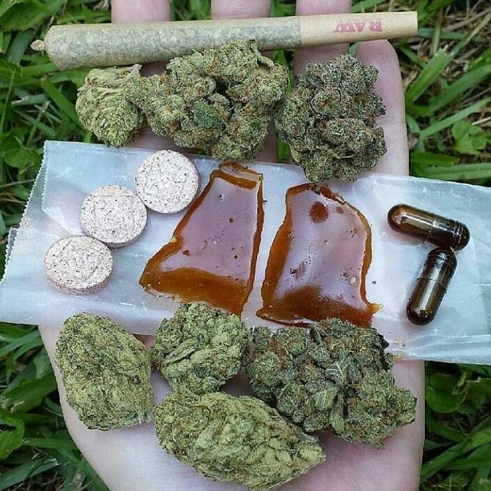 AndyBills10's tweet photo. medicinal in CBD and High in THC and Top shelf Marijuana for Patients
with illness like Cancer,pain,InsomniaAnxiet,Liver problem,-Epilepsy
and more, on Sale at negotiable and affordable prices. Cancer Cannabis
Oil (high in CBD and THC) on sale. Contact +1 304-900-3346 https://t.co/4m2oF363BE