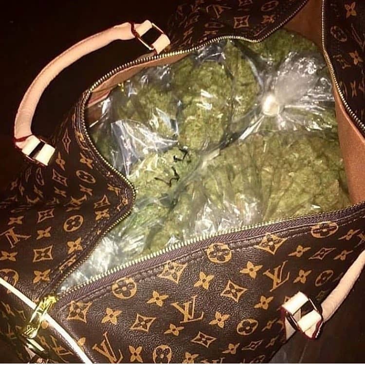 AndyBills10's tweet photo. medicinal in CBD and High in THC and Top shelf Marijuana for Patients
with illness like Cancer,pain,InsomniaAnxiet,Liver problem,-Epilepsy
and more, on Sale at negotiable and affordable prices. Cancer Cannabis
Oil (high in CBD and THC) on sale. Contact +1 304-900-3346 https://t.co/4m2oF363BE