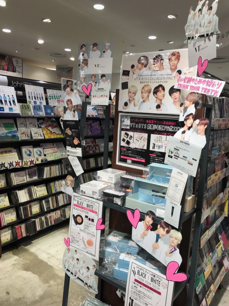 ssd_nmb's tweet photo. 【#防弾少年団 】今話題❣️#BTS &韓国コスメブランドVTとのコラボコスメ遂に当店も入荷致しました✨それぞれBlackとWhite、2種類ずつ入荷😍コラーゲンパクトは特典で限定ポスターお付け致します❤️数量限定ですのでお早めにご利用くださいませ🎵
#방탄소년단 #cosme #VT #VTJapan #VTXBTS https://t.co/IgWScSfmzp