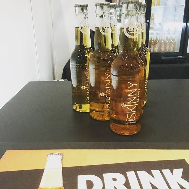 It’s 5 o’clock somewhere! Grab a beer from @skinnylager 🍻

#plantbased #plantbasedlive ift.tt/2MaYRSd