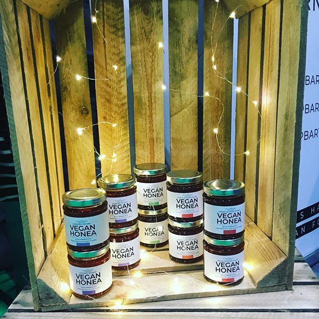 VeganLife_Mag's tweet photo. Who’s got their VEGAN Honea from @pbartisan yet? 🍯🍯 #plantbased #plantbasedlive https://t.co/b76F83Va4L https://t.co/pxwkIoXx4s
