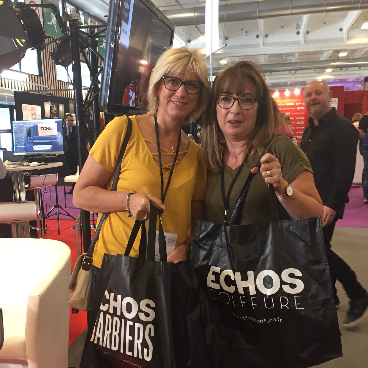 N’hésitez pas à nous rendre visite sur le stand A28 pour tenter de remporter... une surprise !
Déjà plusieurs gagnants et ils sont ravis✨ Bonne chance !

#echoscoiffure #echosdesbarbiers #mcbbybs #beauté #coiffure #coiffeur #paris