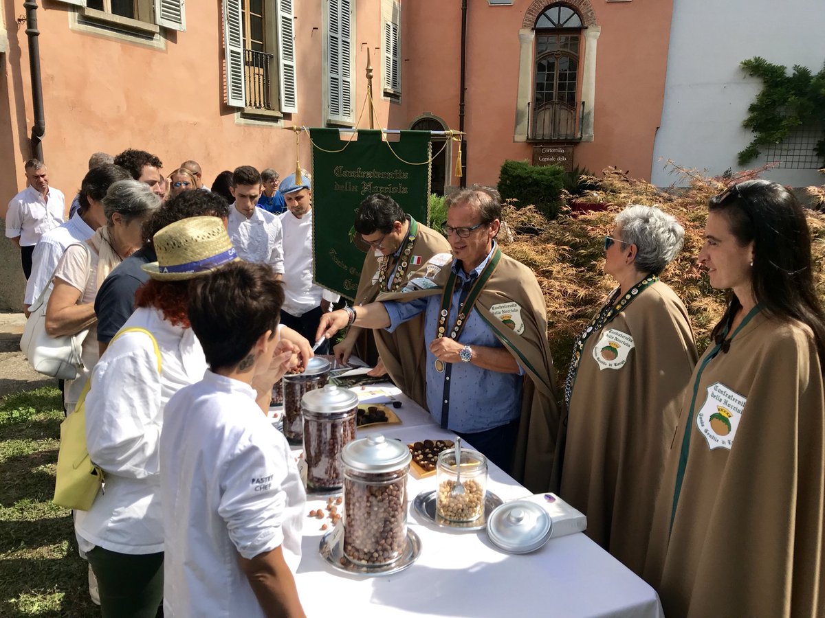 padovani_gigi's tweet image. Si fa cultura della @Nocciolaitalia a Cortemilia per iniziativa di @ParianiLab con @PasticceriaInt e @guidocastagna