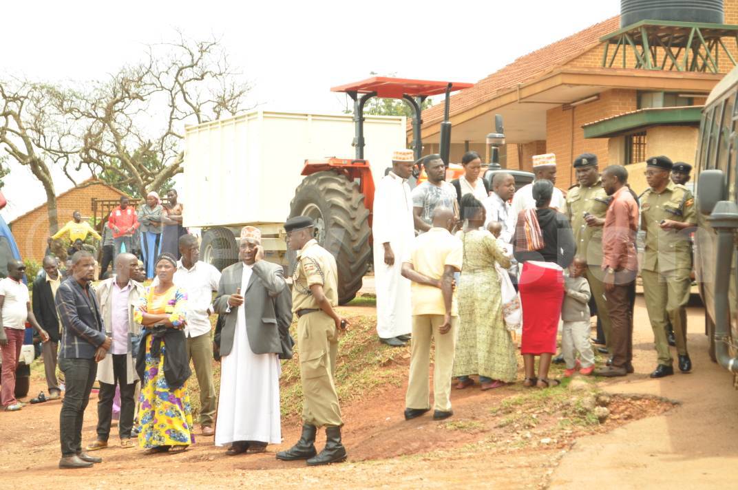 newvisionwire's tweet photo. ASP Muhammad Kirumira’s body has been transferred from Mulago mortuary to Mulago Hospital Mosque before being taken to UMSC. #VisionUpdates 

📷: Nsimbi Ponsiano https://t.co/xoGqAhCn0O