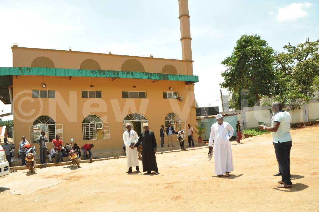 newvisionwire's tweet photo. ASP Muhammad Kirumira’s body has been transferred from Mulago mortuary to Mulago Hospital Mosque before being taken to UMSC. #VisionUpdates 

📷: Nsimbi Ponsiano https://t.co/xoGqAhCn0O