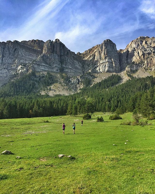 elporquet's tweet photo. Ens hem estrenat al #circuitfer amb la #radikalestana corrent davant de les majestuoses parets del Cadí i amb l’entranyable Basté donant la sortida amb un tret d’escopeta.
.
.
.
#radikalestana #circuitfer #pratdecadi #cerdanya #catalunya #catalonia #desc… https://t.co/eeQnBkrwlL https://t.co/M5jINhziIv