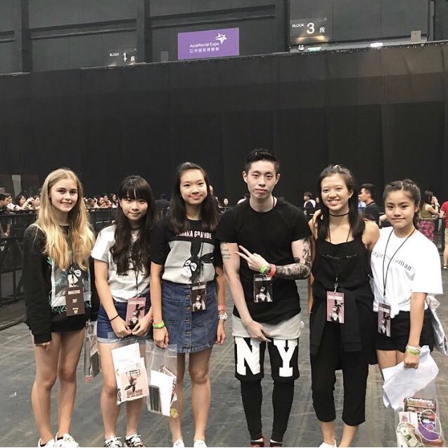 glindasbutera's tweet photo. this is like a month late, but happy one year of the legendaris™ ♡ so grateful to have met all of you and become best friends. i miss y’all sm its nearly been a year since dwt &amp; i’m still screaming at the last photo of you 5
(@treasuredbutera @buteraenvelopes @othertears) https://t.co/PJ5RN32Q5J