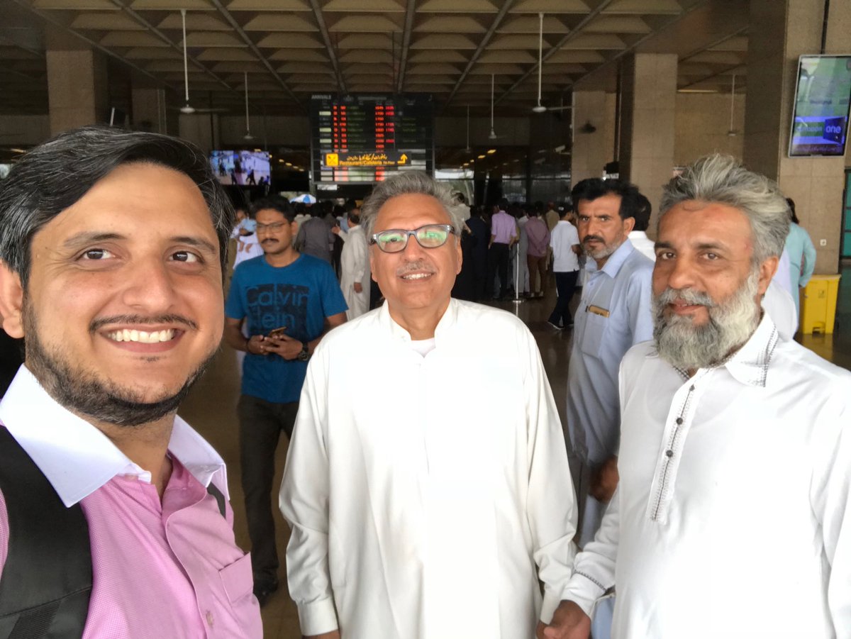 drwaseemshaukat's tweet image. 3 days ahead of #GeneralElection2018, had a quick interaction with ⁦@ArifAlvi⁩ at Karachi airport while he was waiting for ⁦@ImranKhanPTI⁩. Humble &amp;amp; down to earth person with a great vision! Had no idea that he will be #President of Pakistan in less than 2 months.