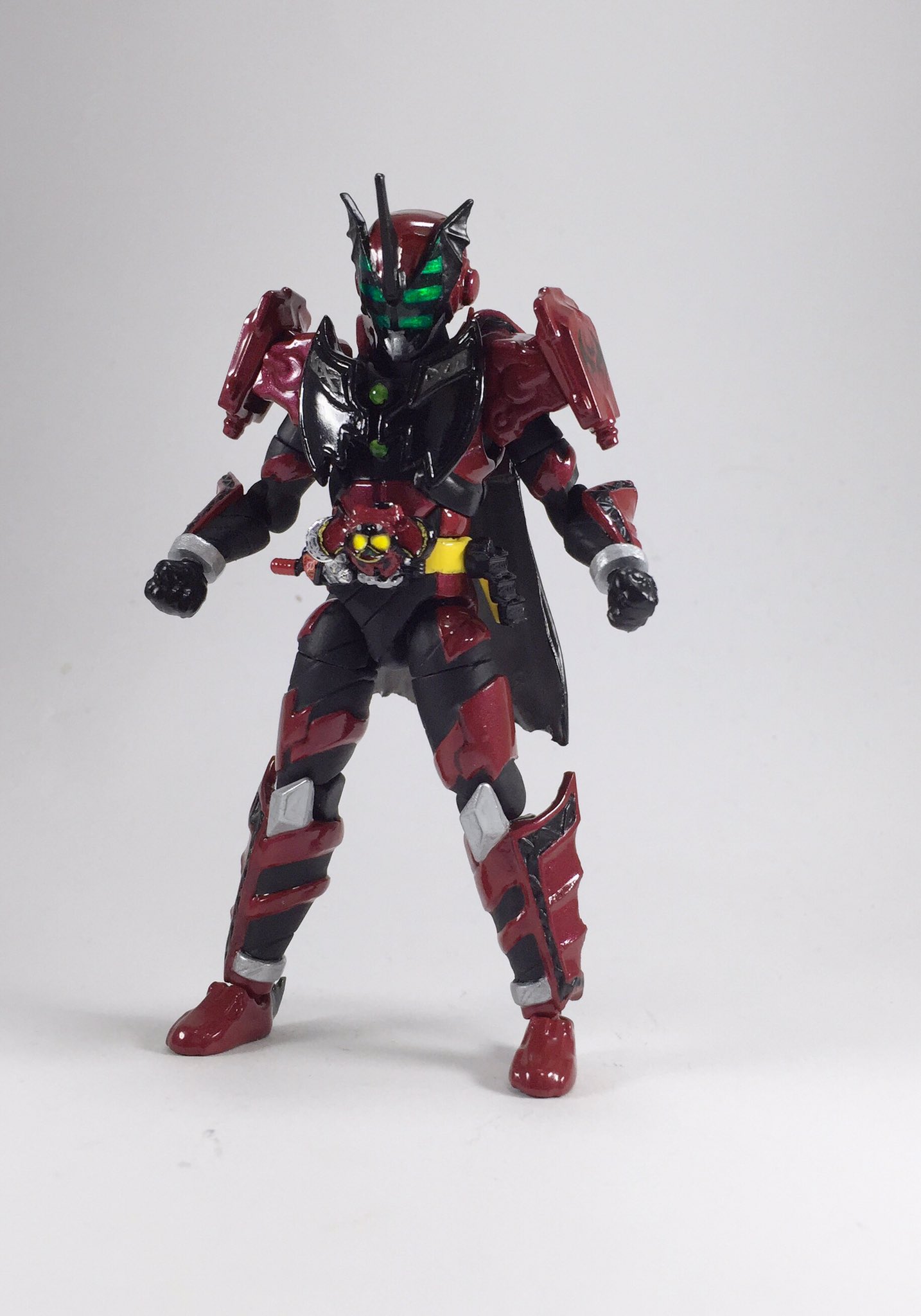 ヨモツヶ茸 蝙蝠もどき もう一度力を貸せ 覚醒 魔皇心火 グリスレクイエムゥゥゥ 制御不能の熱い心火を燃やす 仮面ライダーグリスレクイエム 完成 黄 金 蒼 み空色 ときて深紅のグリス究極フォームが降誕 創動 創動実験室 造って