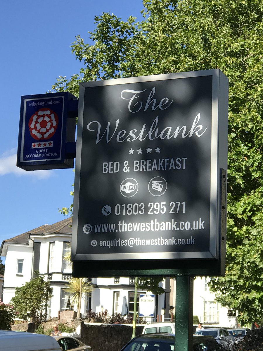 Asigns_SW's tweet image. Friday saw the fitting team removing old worn vinyl graphics from a light box unit in Torquay and replacing them with an updated printed version! #standoutfromthecrowd #signage #lightbox #torquay @devonfox54 @FirewatchSW @BoostTorbay @blunt6023