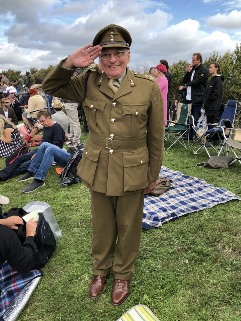 NboonNick's tweet image. 85 year old Geoffrey Jarman in his original 1961 Royal Signals Territorials Lieutenants uniform. Unbelievable, it looks like it could have been made yesterday. And still fits perfectly after 57 years! #GoodwoodStyle #GoodwoodRevival
