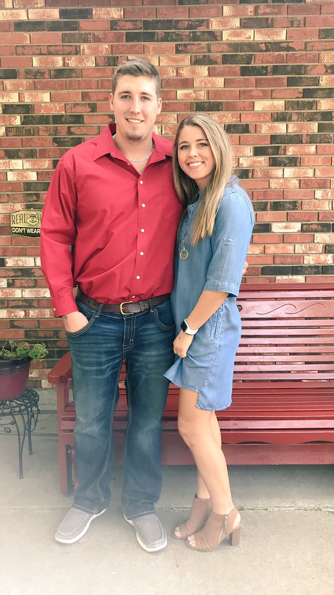 brefreshhh's tweet photo. 9.9.95. The day two of my favorite people were born!! HAPPY JORDAN YEAR @zstudErhart @JulianaCook1 love you both ❤️❤️ https://t.co/7kRg41WDCI