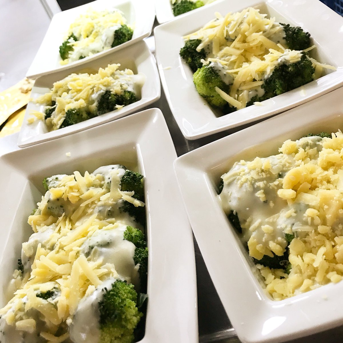 Broccoli Cheese 🥦 It’s Sunday, and that means Broccoli Cheese, Local Vegetables, and delicious Roast Meats ✨ Contact 01743344789 or info@harveysfishstreet.com to book! ☎️
#harveysoffishstreet #independentshrewsbury #roast #sunday #localproduce #resturant #originalshrewsbury