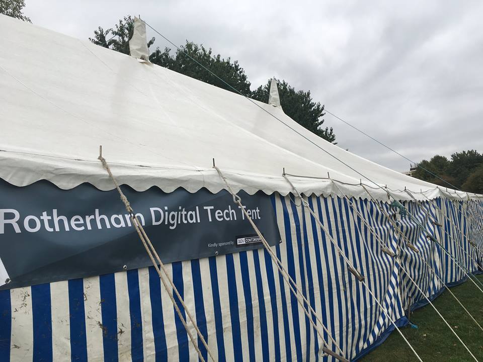 superfastSY's tweet photo. #CliftonPark is full of fun again today, there's so much to do for the whole family.
The #RotherhamShow is open again until 5.30pm so there's still plenty of time to come and visit. Just remember to pop in to the #DigitalTechTent to see us! 😉 https://t.co/wYg6bgvMqJ