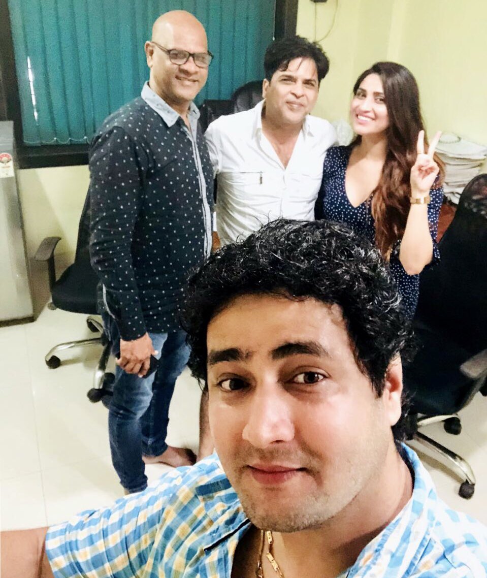 DineshSKSoi's tweet photo. And now this stunning actress is also on board !!
#inayatsharma
#bigbatfilms
#ckarts
#kyamastikyadhoom
#chandrakantsingh_ck
#ravinderjeetdariya
#shahrozalikhan https://t.co/Jn1n1REchg