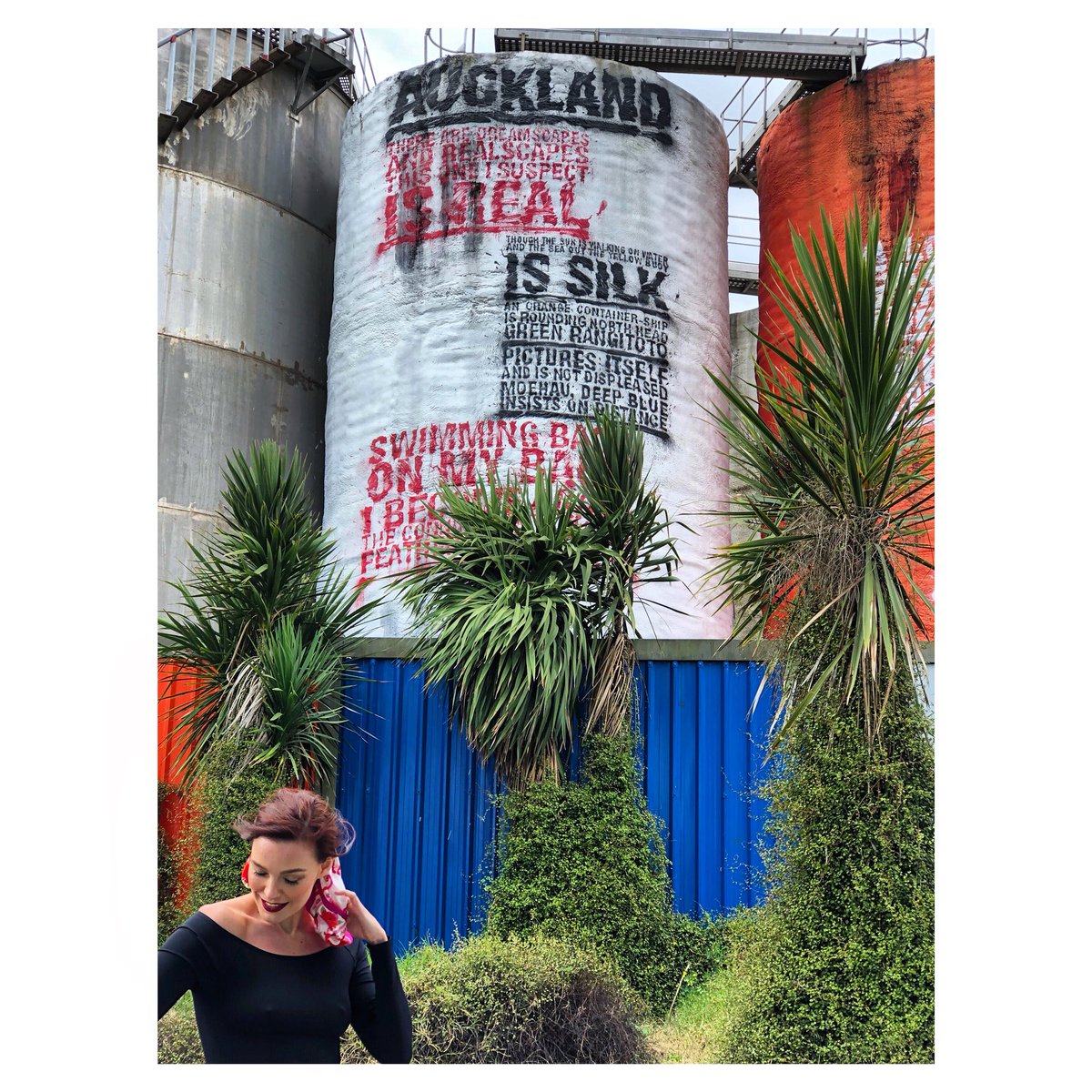 _dianig_'s tweet photo. And just like that our shows in #Auckland have come to an end! What a wonderful whirlwind... and on to the windy city we go... #Wellington here we come!! @ChicagoInNZ @ChicagoMusical #chicagoworldtour #btswithdee #chicagothemusical #chicagoinnz Pic courtesy of #madeupbyRuth x https://t.co/HAslBvJiZu