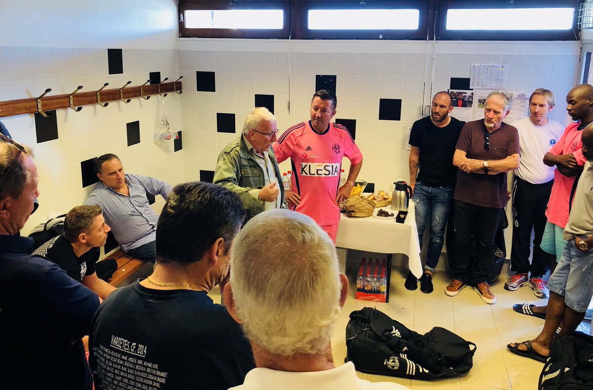KARLOLIVE's tweet photo. Merci à @JacquesVendroux et à tous les joueurs du @VarietesCF venus à #Poissy cet après-midi pour un match contre l’équipe du CHIPS au profit de l’association @ImagineforMargo ! #générosité https://t.co/zjanbhIcTk
