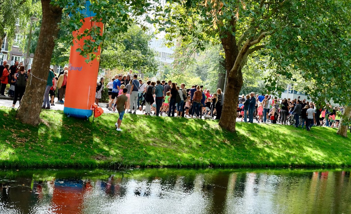 Wethouder sport, <a href="/MarioHegger1/">Mario Hegger</a> geeft het startsein voor de <a href="/Marktstadrun/">Marktstadrun</a>. Elk jaar groeit het aantal deelnemers. Een prachtig evenement.