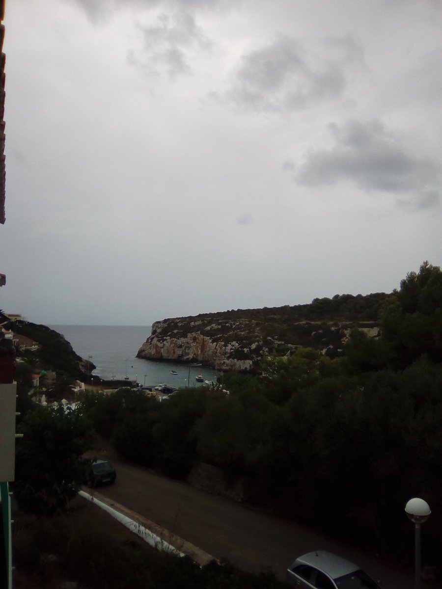 mvvictori's tweet photo. Sembla que a lo millor caurà alguna gota al sud de Menorca.

#menorca #finalestiu @CMarinera 
@MiquelSalamanca @TempsIB3 @BVG_soleado https://t.co/vnpvwGF5nm