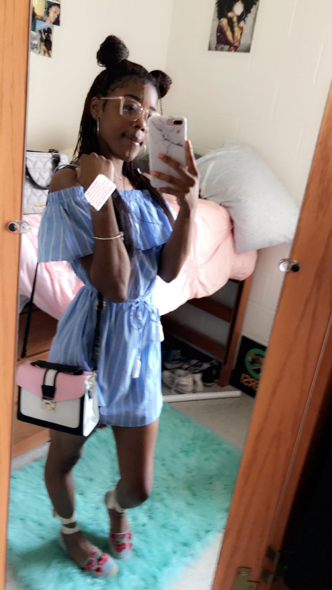 ayeezaria's tweet image. I’m getting better at taking pictures I think 😌😛 #SetFriday