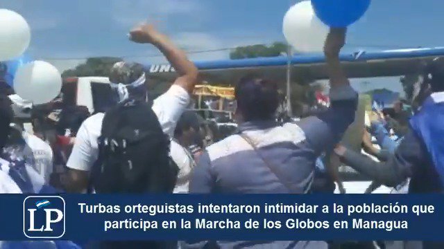 RT: El régimen de Daniel Ortega nuevamente demostró el miedo que le tienen a las marchas pacíficas de los autoconvocados y enviaron a sus fanáticos a tratar de intimidar en la rotonda Cristo Rey. Pero no pudieron http://www.laprensa.com.ni #SOSNicaragua