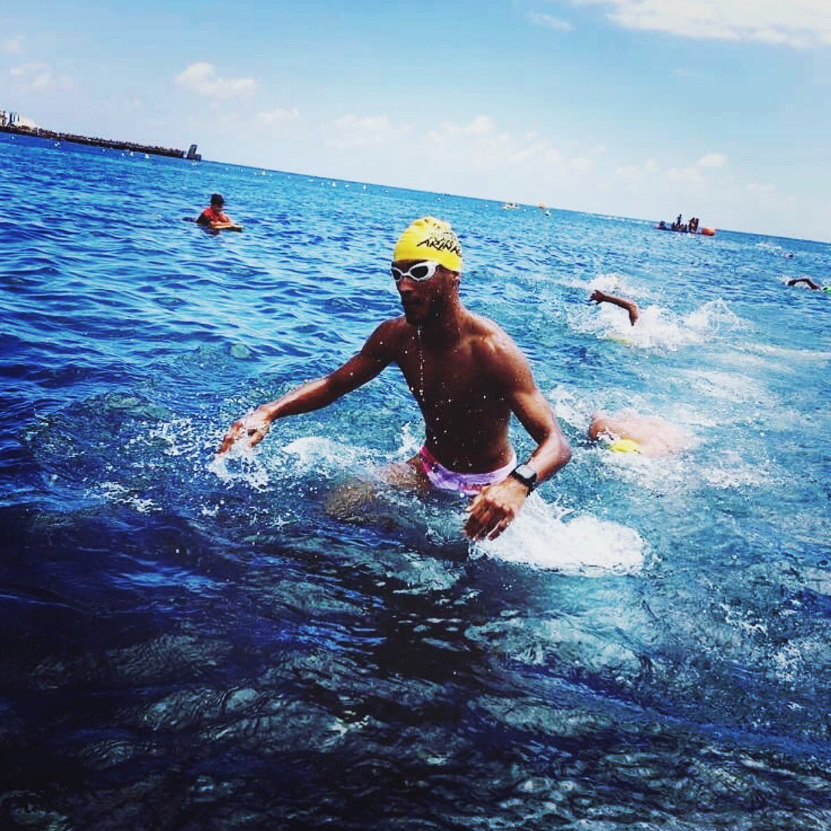 Nuestro compañero Aitor ha participado hoy en Gran Canaria en la Travesía a nado Playa de Arinaga. ¡Felicidades! 👏🏼👏🏼 #Travesíaanado #Complejosdeportivoslalagunafit4all #Latiendadeldeporte #Delamofisioterapia #Hotelaguere #Espaciosaludpuertocruz #Bicicletasgil #Canarias