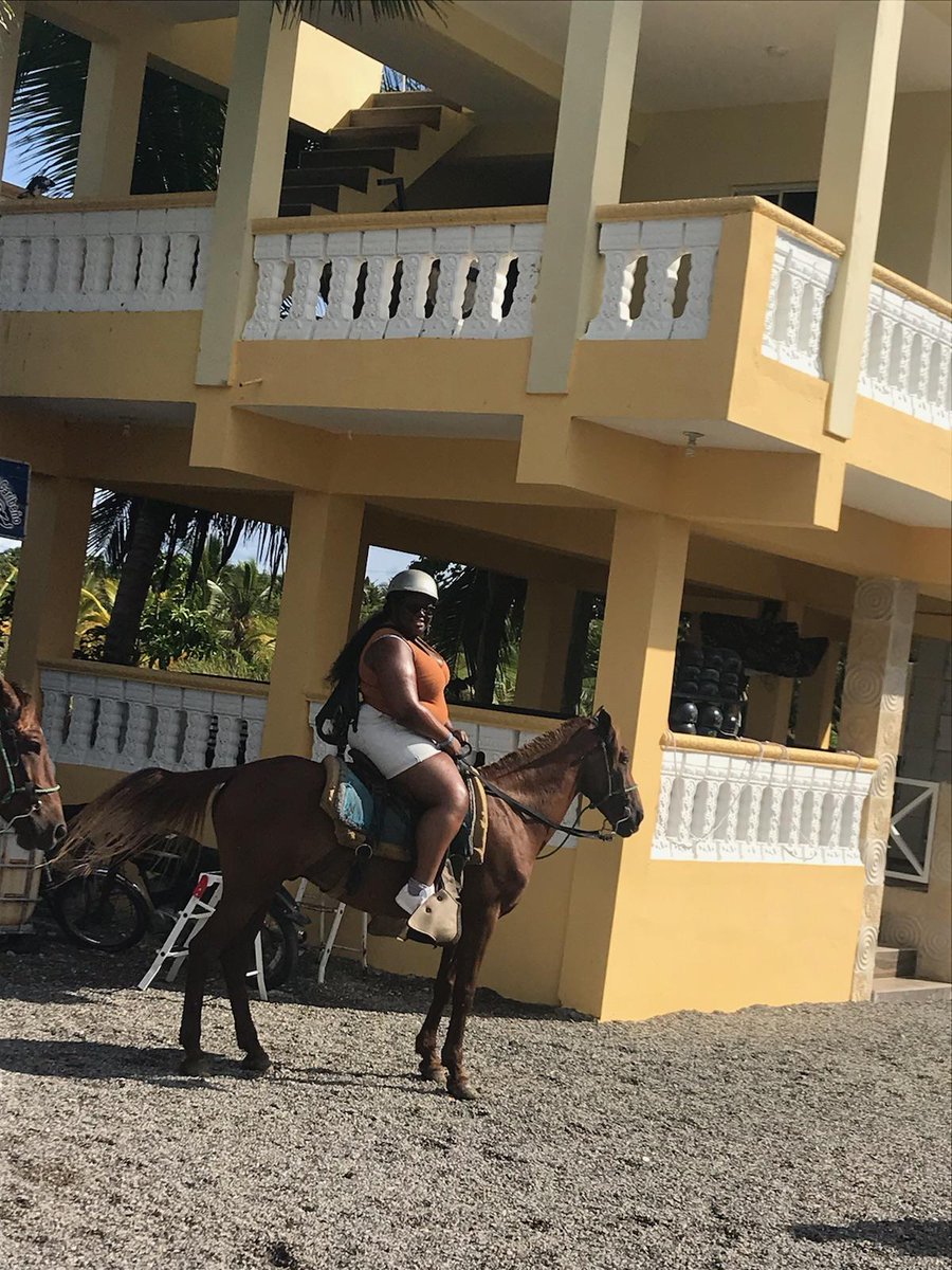 Pettyjones_dgaf's tweet photo. #livingmybestlife #mariahs #DominicanRepublic #saonaisland #PuntaCana #horsebackriding https://t.co/qoPFgBZiOn