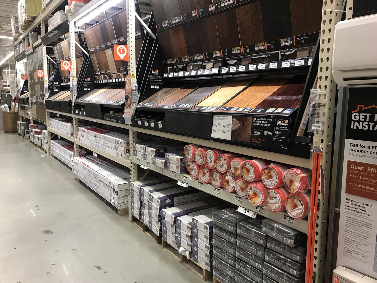 HomeMasm's tweet image. Chris and Pep with the #perfectaislechallenge in laminate @RestonHD4641 @chartleyTHD @thd278 @PaulDeveno