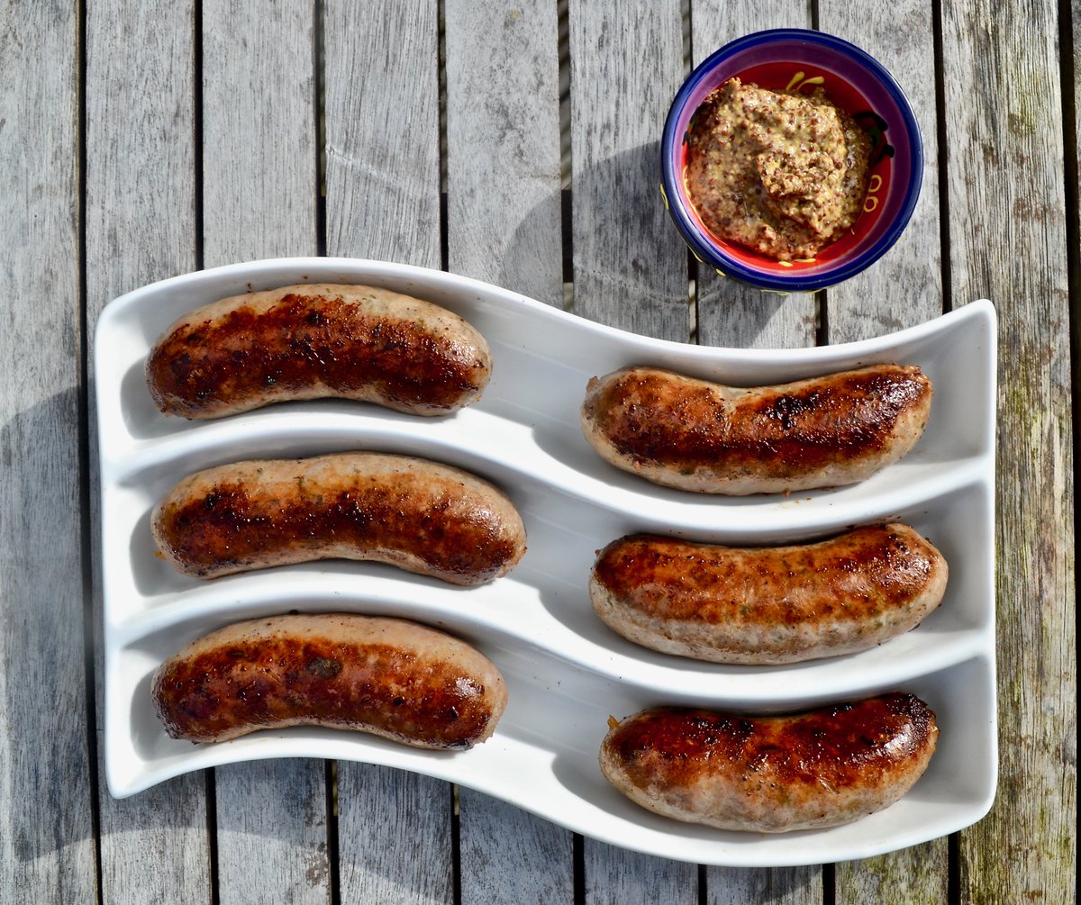 primalcutltd's tweet photo. This mornings #glutenfree #sausage cooked to perfection. Here are our delicious Pork &amp; Leek and The Yorkshire. For those that like #sausage these are simply perfection bringing everything to the table - Gluten Free, Allergen Free, Preservative Free and Free Range! #Whole30 https://t.co/EeeohWWMo3