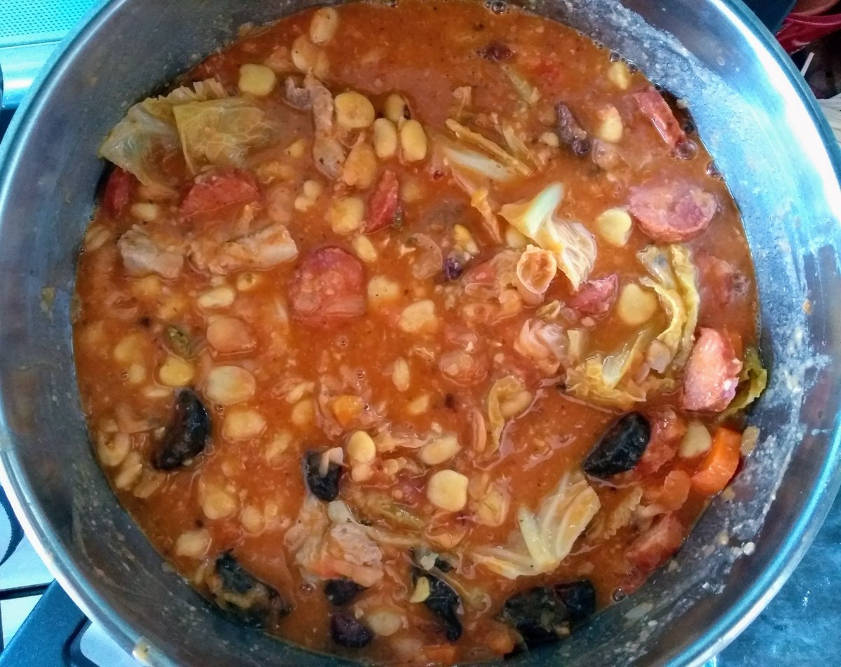 Food connects us all. Delicious #underused legume #Lathyrus sativus #grasspea Portuguese 'chicharada' ready for <a href="/PlantxL/">PlantX Lab</a> annual lunch. @itqbunl