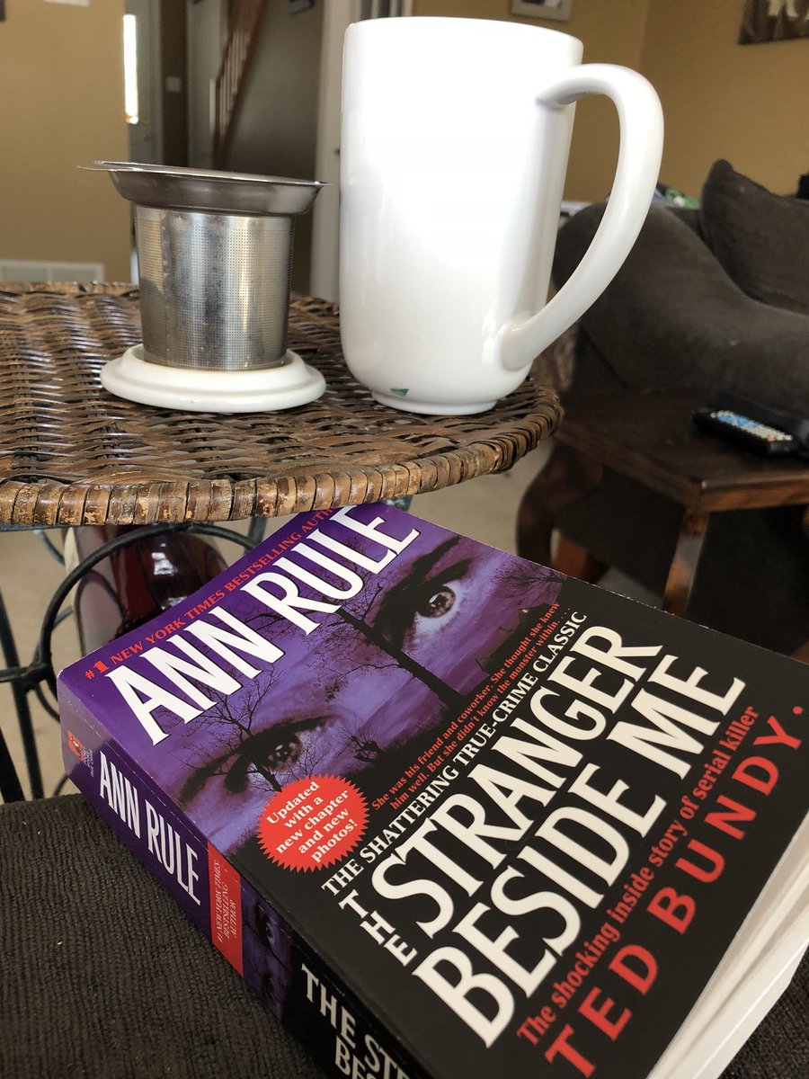Sundays are for <a href="/DAVIDsTEA/">DAVIDsTEA</a> and also some super creepy true crime reading. #smoresschai #murderino <a href="/MyFavMurder/">My Favorite Murder</a>