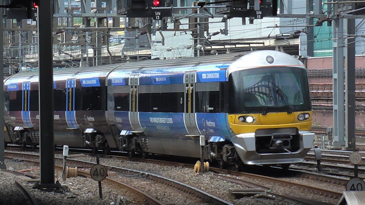 danthetrainman's tweet photo. As the #Class332 units that currently operate Heathrow Express services are being replaced next year here are some photos I took of them including a couple of interior photos. Will be sad to see them go. https://t.co/JtmH5kgPuQ