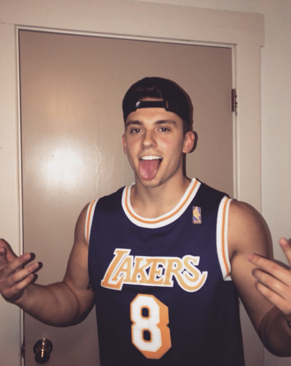 ColeyVance's tweet image. shoot your shot