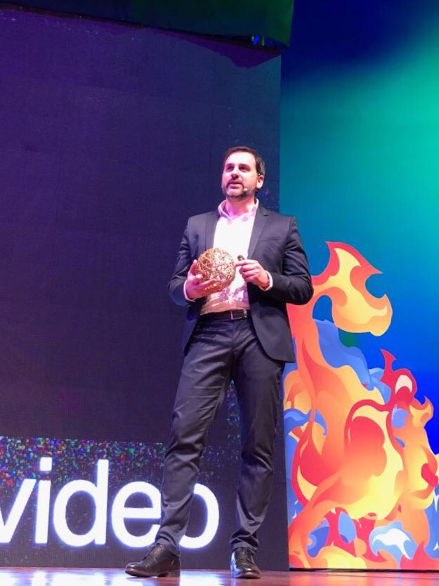 Es el turno de Mauro Marín en el escenario de #TEDxMVD18