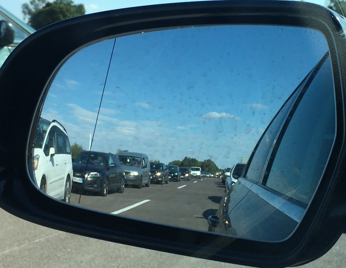 meyerar's tweet photo. Selten so eine vorbildliche #Rettungsgasse gesehen! #A11 #esgehtdoch https://t.co/pQ1eXHHl1F